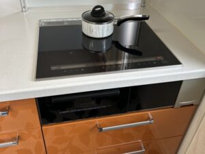 電気コンロの根本的な選び方　ブラックカラーにしてみる　施工後