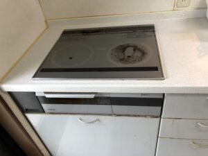 電気コンロの根本的な選び方　ホワイトカラーにしてみる　施工前