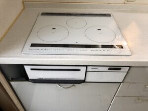 電気コンロの根本的な選び方　ホワイトカラーにしてみる　施工後