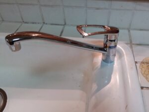 キッチン水栓の自由な選び方　ホーローシンクについている水栓を替えたい　カクダイ　施工後