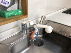 キッチン水栓の自由な選び方　メッキ仕様に替えたい　TOTO　施工前