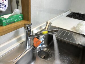 キッチン水栓の自由な選び方　メッキ仕様に替えたい　TOTO　施工後