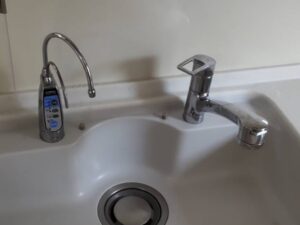 ビルトイン浄水器の面白い選び方　ヤマハの整水器を一本化に替えたい　施工前