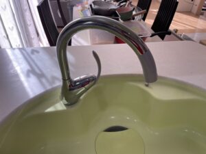 キッチン水栓の自由な選び方　ヤマハキッチンのTOTO水栓を替えたい　施工前