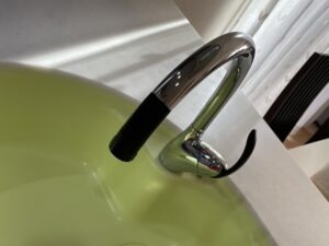 キッチン水栓の自由な選び方　ヤマハキッチンのTOTO水栓を替えたい　施工後