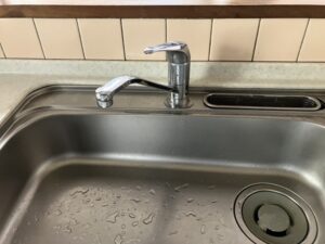 キッチン水栓の自由な選び方　ワンホール水栓交換工事　施工前