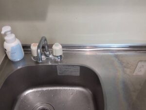 ビルトイン浄水器の面白い選び方　事務所ミニキッチンに浄水栓を付けたい　LIXIL　施工前