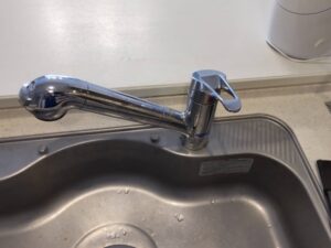 キッチン水栓の自由な選び方　分岐水栓付きのに替えたい　施工前