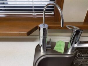 ビルトイン浄水器の面白い選び方　同じTOTO製で替えたい　清水器組込型自在水栓　施工後
