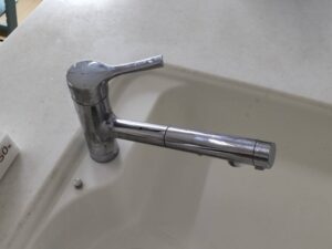 ビルトイン浄水器の面白い選び方　姉妹と同じ浄水器に替えたい　TOTOから　施工前