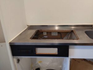 三化工業のヒーターコンロのおすすめポイント！　正面の操作パネルのサイズが新しいものと合わない