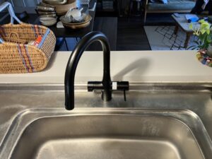 ビルトイン浄水器の面白い選び方　浄水カートリッジを飲み比べれる工事　KVK　施工後