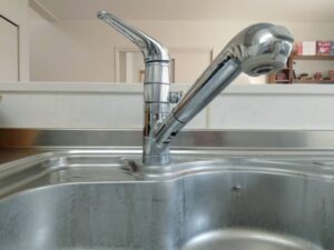 キッチン水栓の自由な選び方　浄水器なしに替えたい　タカギからKVK　施工前
