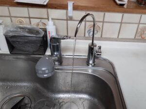 ビルトイン浄水器の面白い選び方　浄水器専用浄水栓の工事　クリンスイからLIXIL　施工後