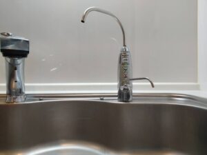 ビルトイン浄水器の面白い選び方　還元水素生成器の工事　施工前