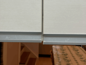 キッチン蝶番メンテナンス　扉調整　施工前