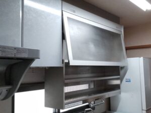 キッチン収納でのお悩み解決　135ｃｍの電動昇降機を取り替える　施工前