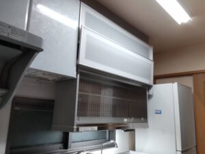 キッチン収納でのお悩み解決　135ｃｍの電動昇降機を取り替える　施工後