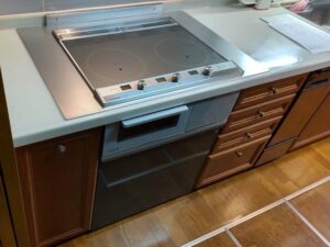 IHヒーターに替えてオーブン撤去　TOTOフラットコンロオーブン　施行後
