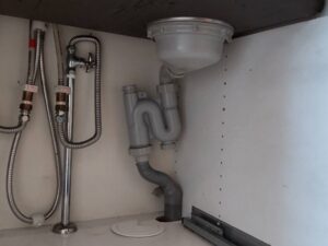 『キッチン楽々トラップ』交換で排水掃除がラク♬　オーダーキッチンで交換　施工前