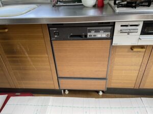 食洗機とかの機器を取り外して収納スペースに活用　オープン収納に取替　サンウェーブ　施工前