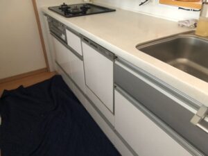 オープン収納に取替　施工前