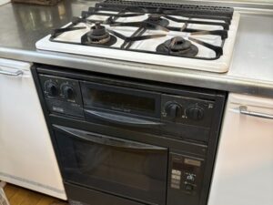 福島キッチン取付け隊　ガスオーブンの撤去　施工前