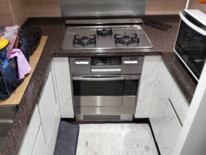 キッチン収納でのお悩み解決　ガスオーブンを撤去して収納へ　施工前