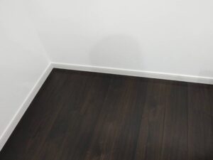 キッチン収納でのお悩み解決　キッチンに合ったカップボードを設置する　施工前