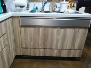 キッチンの扉を交換したい！　キッチン収納は気に入ってるので　施工後