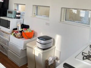 キッチン収納でのお悩み解決　キッチン家電収納ユニットを取付ける　施工前