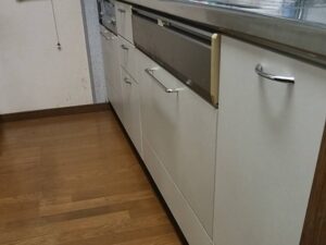 キッチンの扉を交換したい！　キッチン扉がボロボロになったケース　施工後