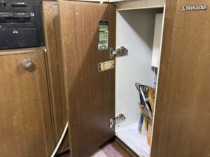 キッチン扉蝶番メンテナンス