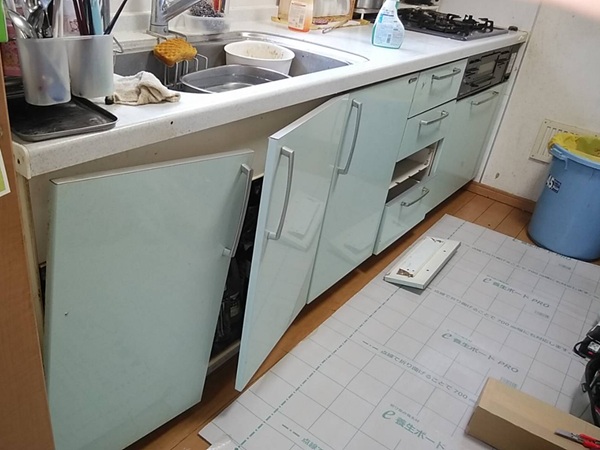 キッチン蝶番メンテナンス　キッチン蝶番のお困りごとを解決