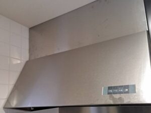 熊本キッチン取付け隊　シロッコファンフードの取替　施工前 