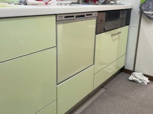 群馬キッチン取付け隊　食洗機前パネルでを楽しむ　施工後