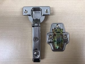 キッチン蝶番メンテナンス　スライド蝶番