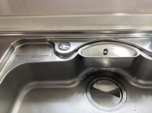 キッチン収納でのお悩み解決　ビルトイン浄水器を撤去してシンク周りスッキリ　施工後