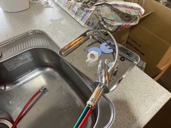 ビルトイン浄水器専用水栓を取り外す