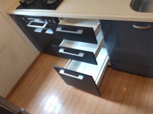 キッチン収納でのお悩み解決　ビルトイン食洗機を撤去して収納にする　施工後