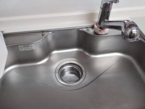 『キッチン楽々トラップ』交換で排水掃除がラク♬　ファーストプラスキッチン　施工前