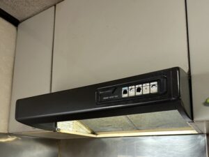 熊本キッチン取付け隊　プロペラファンフード取替　施工前 
