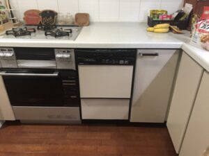 食洗機とかの機器を取り外して収納スペースに活用　メーカーに勧められるままに機器を決めていた