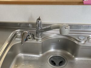 群馬キッチン取付け隊　ワンホールシングル水栓の取替　施工前 