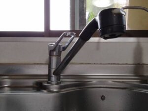 鹿児島キッチン取付け隊　ワンホールシングル水栓の取替　施工前 