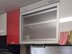 キッチン収納でのお悩み解決　同じ電動昇降吊戸棚に取替え　施工前