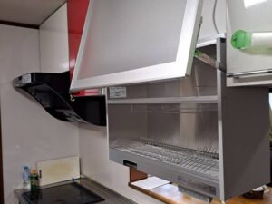 キッチン収納でのお悩み解決　同じ電動昇降吊戸棚に取替え　施工後