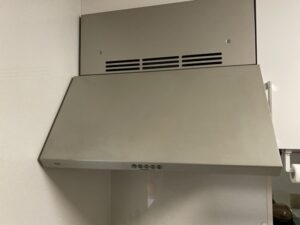 鹿児島キッチン取付け隊　同時給排気フードの工事　施工前