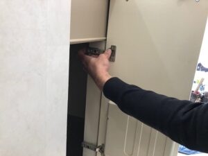 キッチンの扉を交換したい！　扉調整