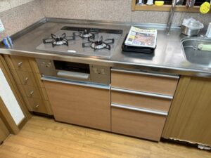 食洗機とかの機器を取り外して収納スペースに活用　撤去後の仕上がりへのこだわり　ガスオーブン同時　施工後